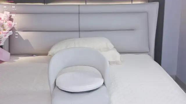 Qi33wei live cam on StripChat