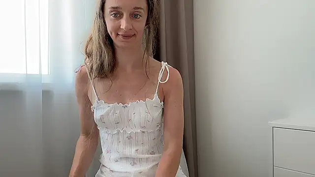 ShySchoolGirl webcam