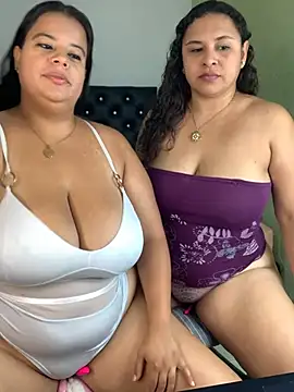 twocurvylatins webcam