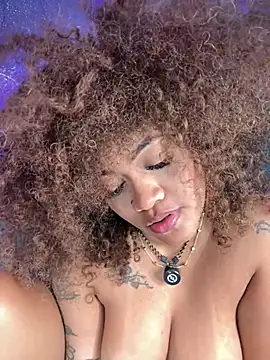 riri_brunnete webcam