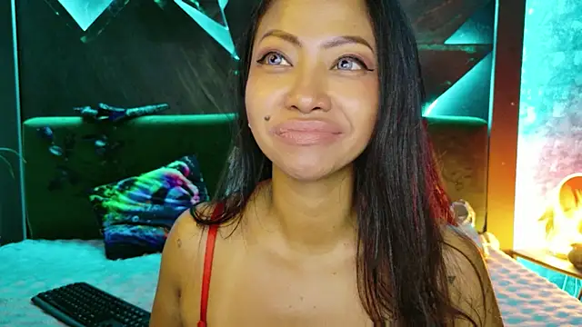 ElyaQuinn webcam