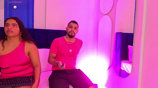 CURVYANDKING_CR webcam