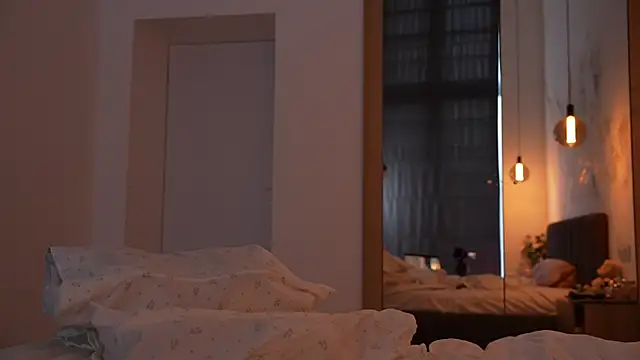 ibiddi (F young) - Glass dildo in pussy