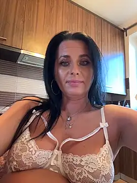 Hotmomcheckk_