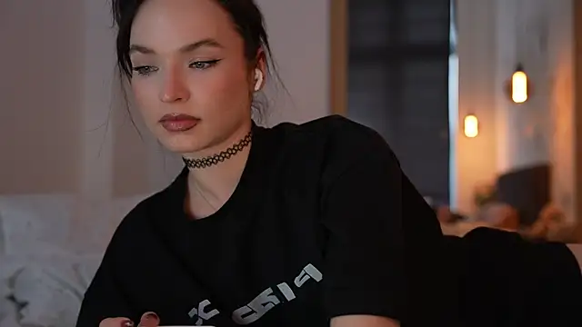 ibiddi (F young) - Glass dildo in pussy