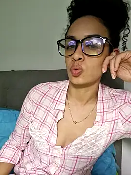 VelvetCurls webcam
