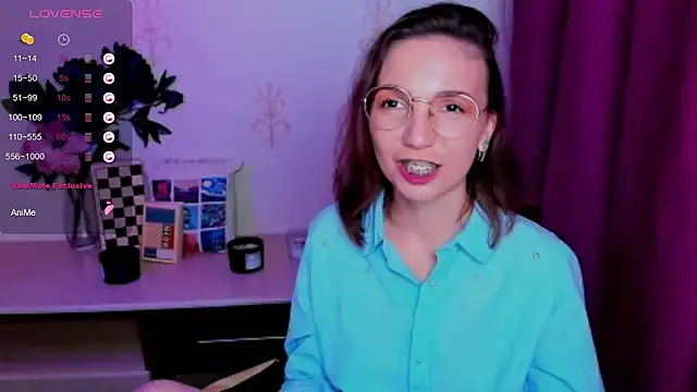 KindHazelHere_ live cam on StripChat