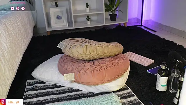 LillyDolls23 webcam