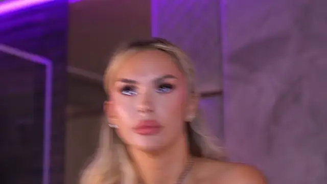 SelenaFrost webcam