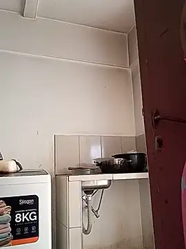blondebitchlitle webcam