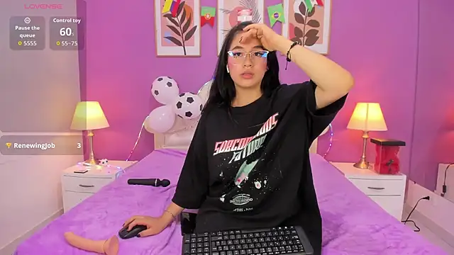 YayaQueen webcam