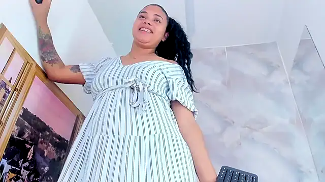 EllyBloom webcam