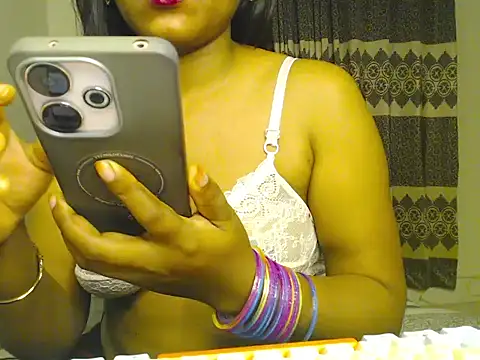 VelvetCoupleLive webcam