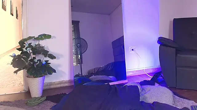 AshleyMonroee__ webcam