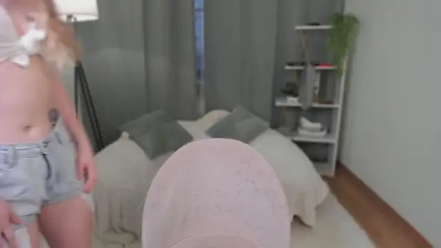 LisaGinder webcam