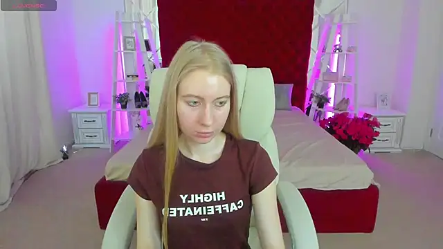 Alina_Blonde live cam on StripChat