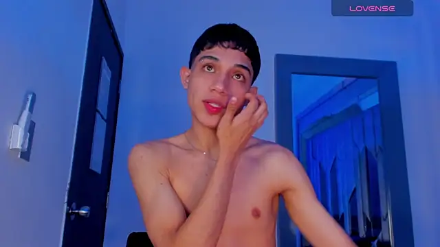 sebax_young (M twink) - MASTURBATE  WITH 2 HANDS
