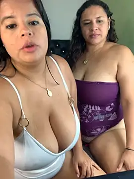 twocurvylatins webcam
