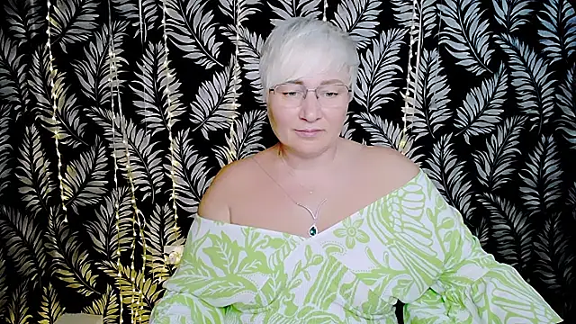 Olivia_playful webcam