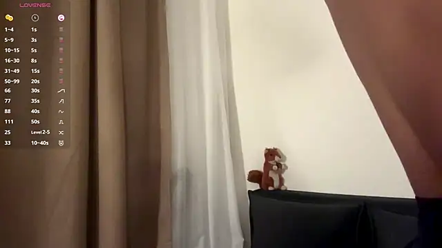 Ur_neighbor_Kira webcam