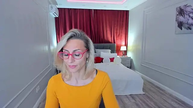 MuseOfStage live cam on StripChat