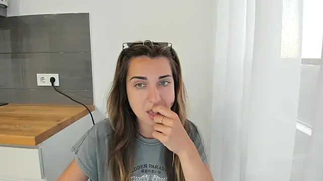 summmmersky1 - Summmmersky1's free webcam - UK Sex Cams