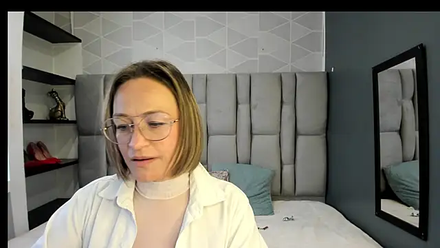 Charlot_milf webcam