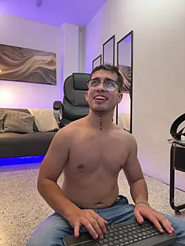 Tommas_Jhonson webcam