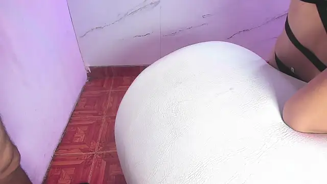 AmazingOrgasm webcam