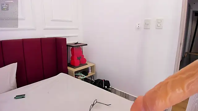 Leamonroe__ webcam