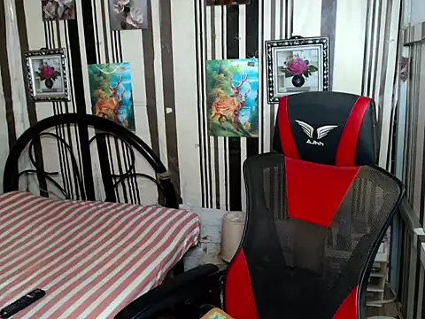 UnCut_Cock_Ts webcam