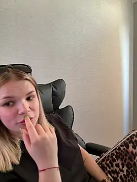 KimEvanss webcam