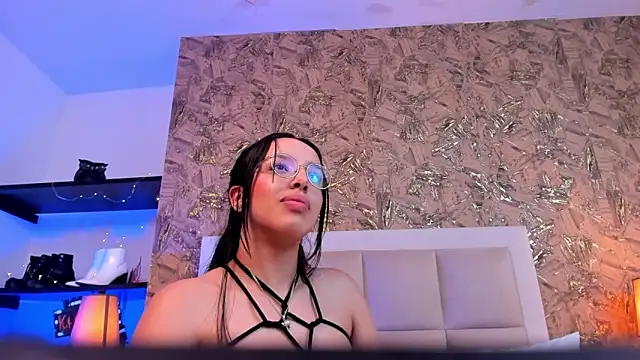ValkyriaSteel live cam on StripChat