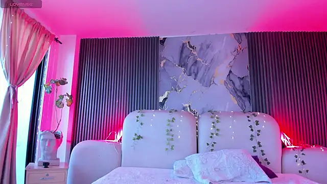 CarolineFyre webcam
