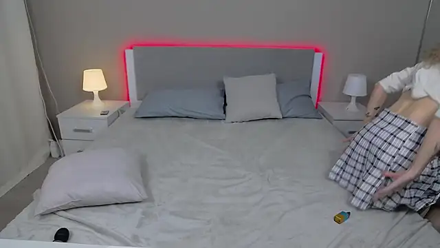 MiaVelmont webcam