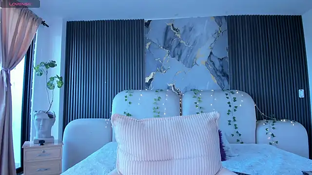 CarolineFyre webcam