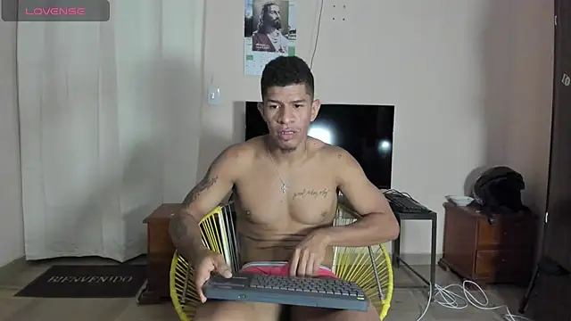 antonio_aguilarx live cam on StripChat