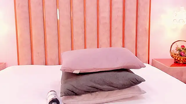 Zoe_Monrow webcam