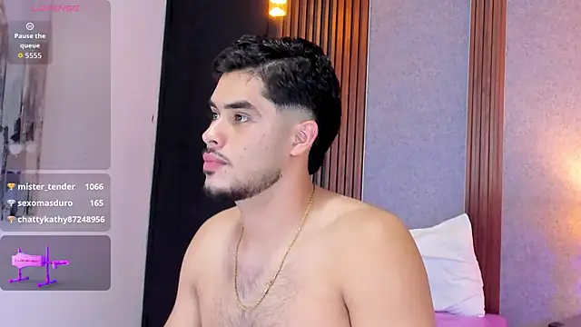 luciano_vitale live cam on StripChat