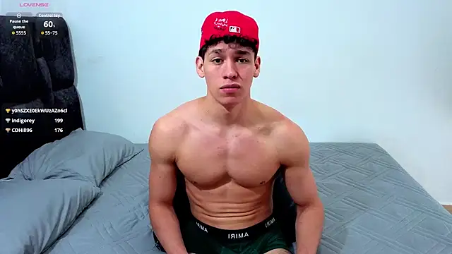 Luke_Muscle webcam