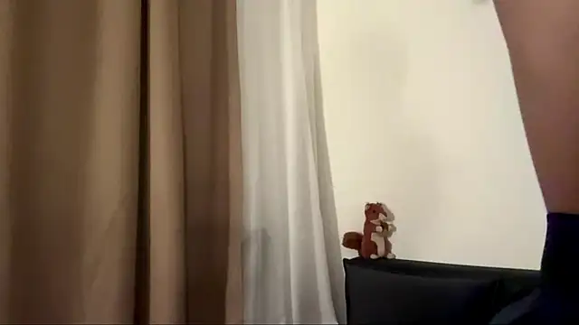 Ur_neighbor_Kira webcam