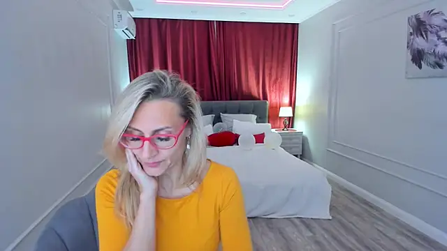 MuseOfStage live cam on StripChat
