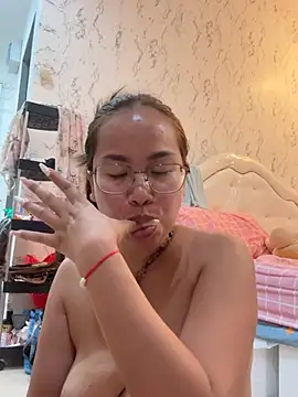 Ponthip live sex cam
