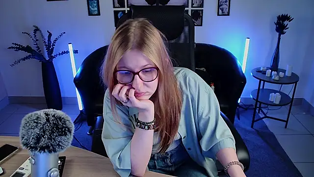 lanafitch (F young) - take off jeans for 10 min