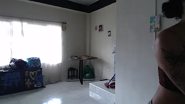 AlinaWoolf_ webcam