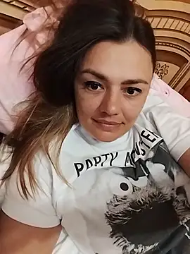 KrissSexi live cam on StripChat