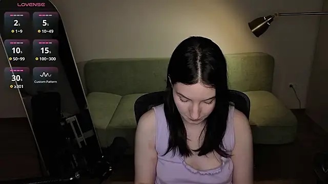 Naomi_Velvet live cam on StripChat