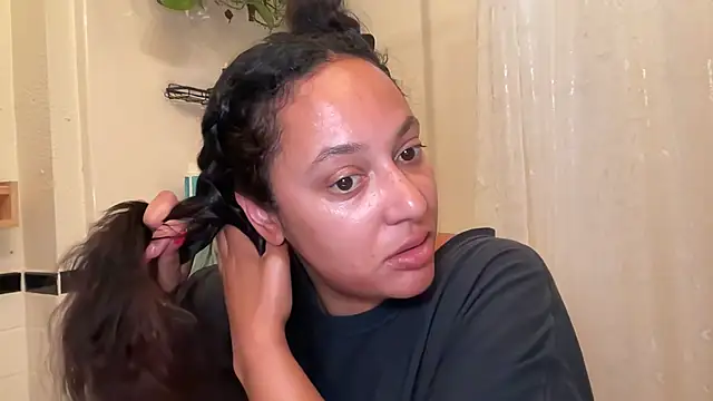 dreamyriri (F young) - strip tease with full pussy spread