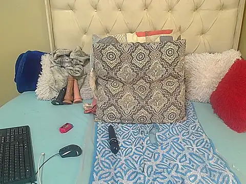 NoviaveeXXX webcam