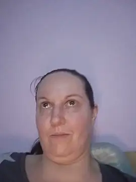 BustyLadyAlma webcam
